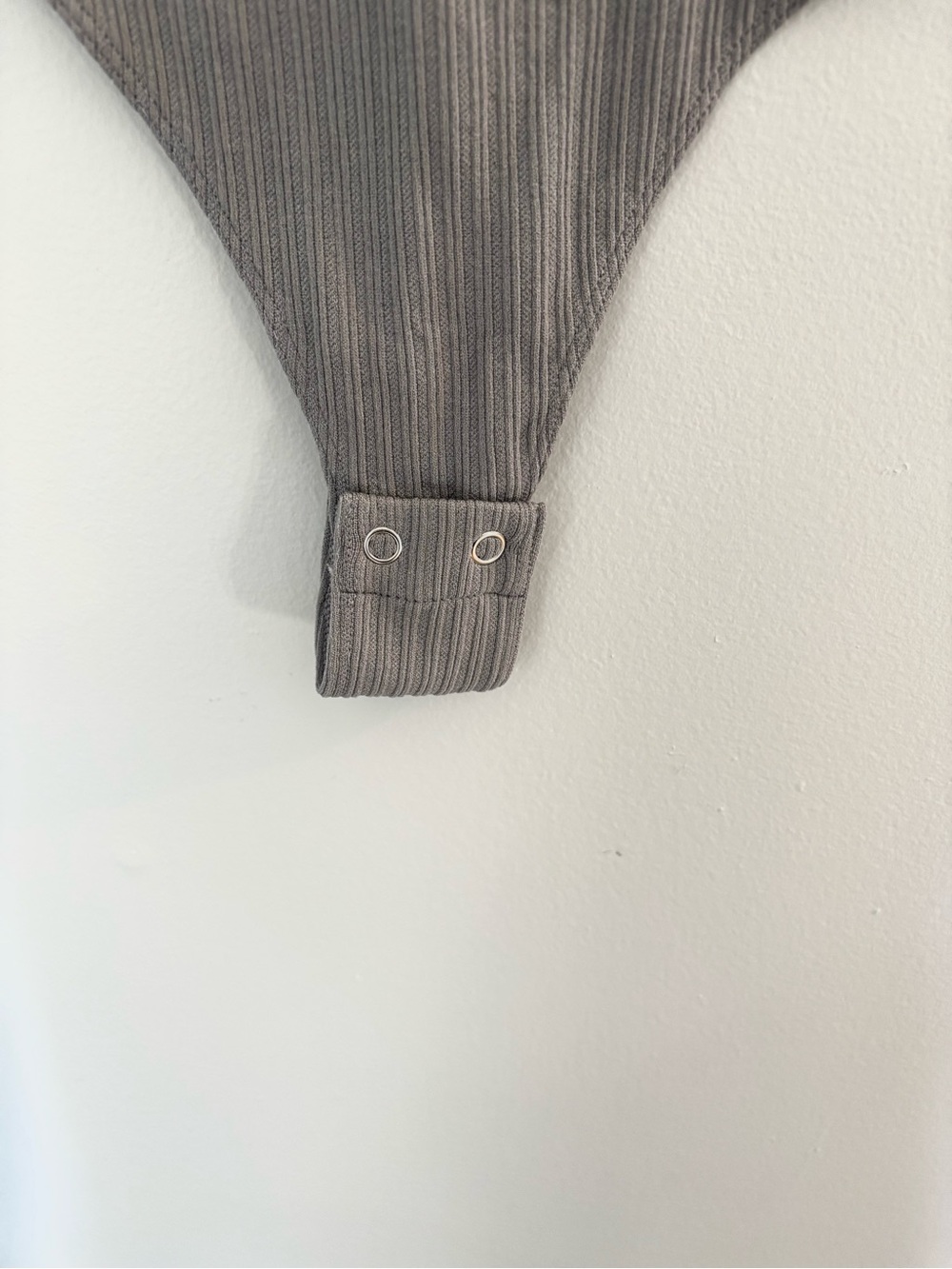 🩶Dynamite Ribbed Snap-Bottom Bodysuit in Grey - Picture 4 of 6